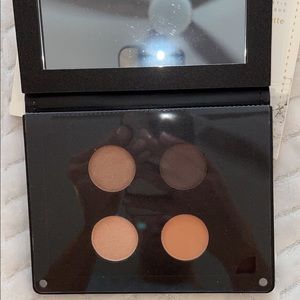 Ittse Eyeshadow Palette
